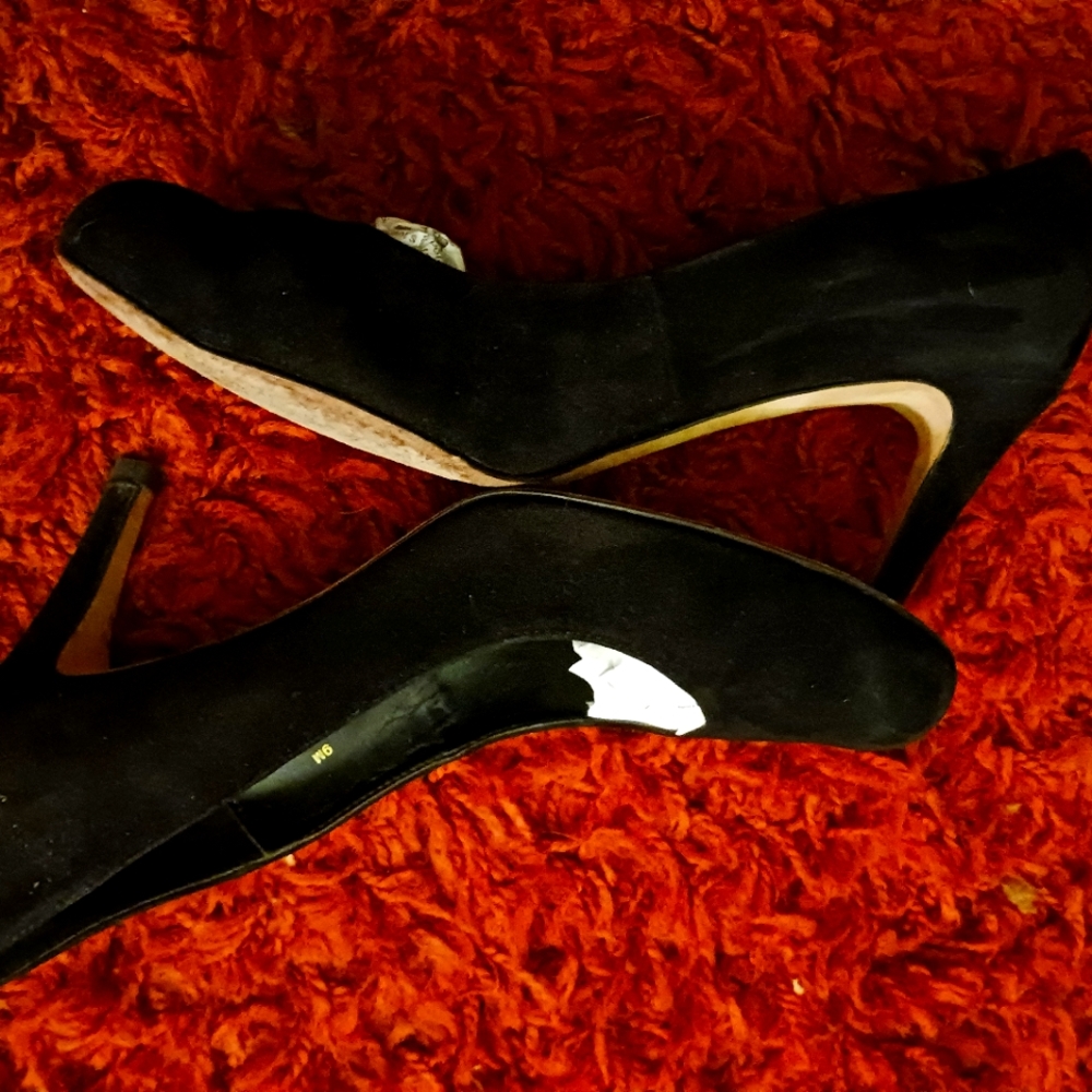 VANELI BLACK PUMPS!!